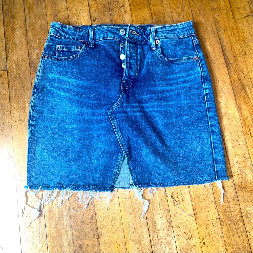 Old Navy Blue Denim Frayed Hem Mini Skirt Higher High Rise 6 Whiskered